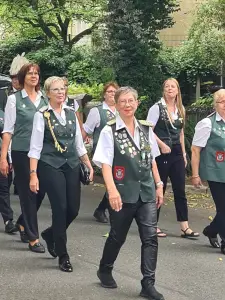 Damenschießgruppe Marschieren